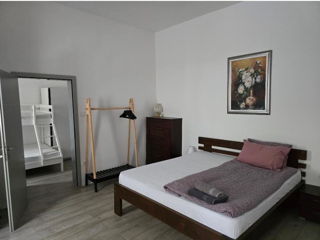 Apartment Quiet Apartment,private Free Parking *
