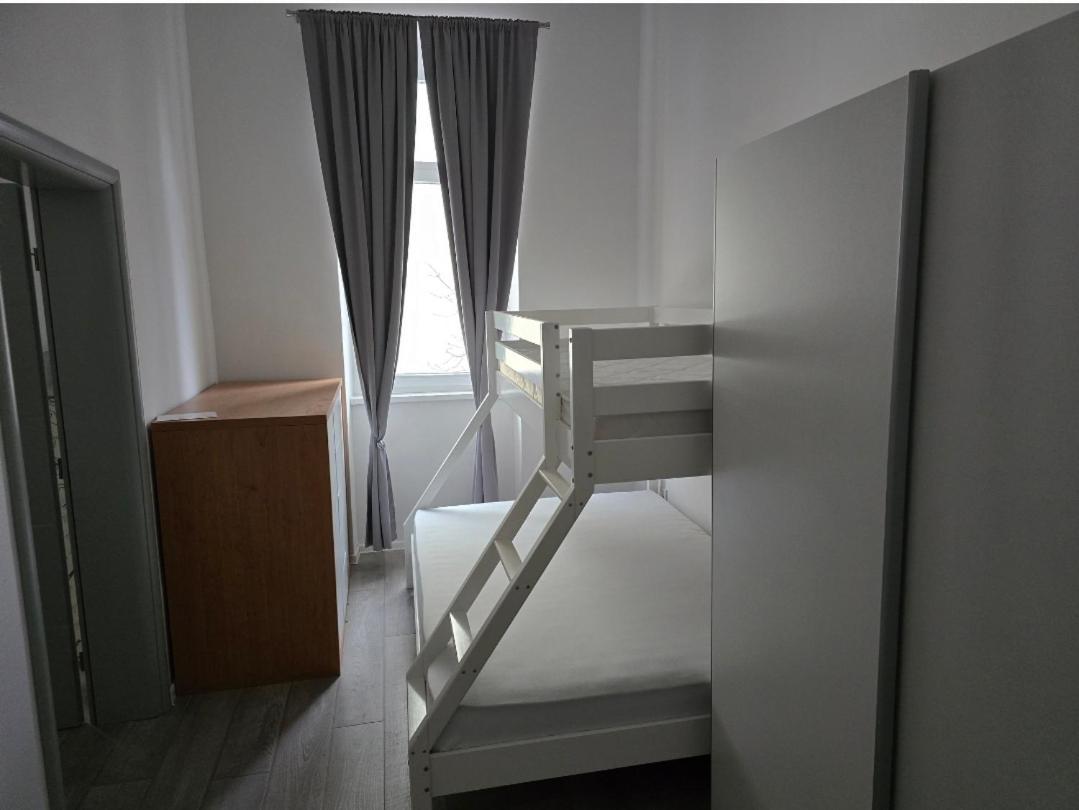 Quiet Apartment,private Free Parking *